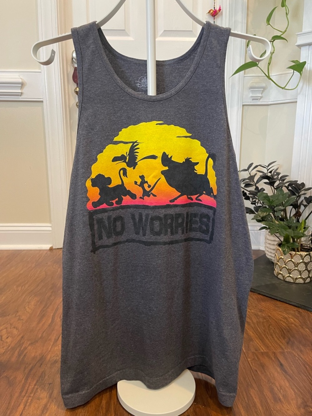 Disney Parks Animal Kingdom The Lion King “No Worries” Tank Top – Medium